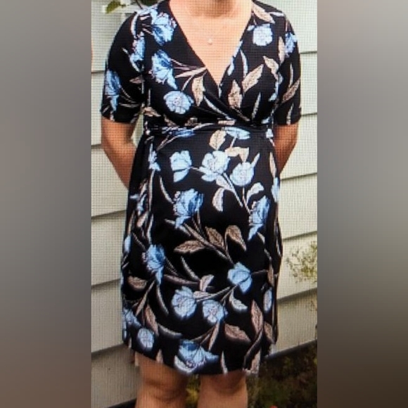 MOTHERHOOD MATERNITY Black Geometric Mini Wrap Dress Size S - Picture 7 of 7